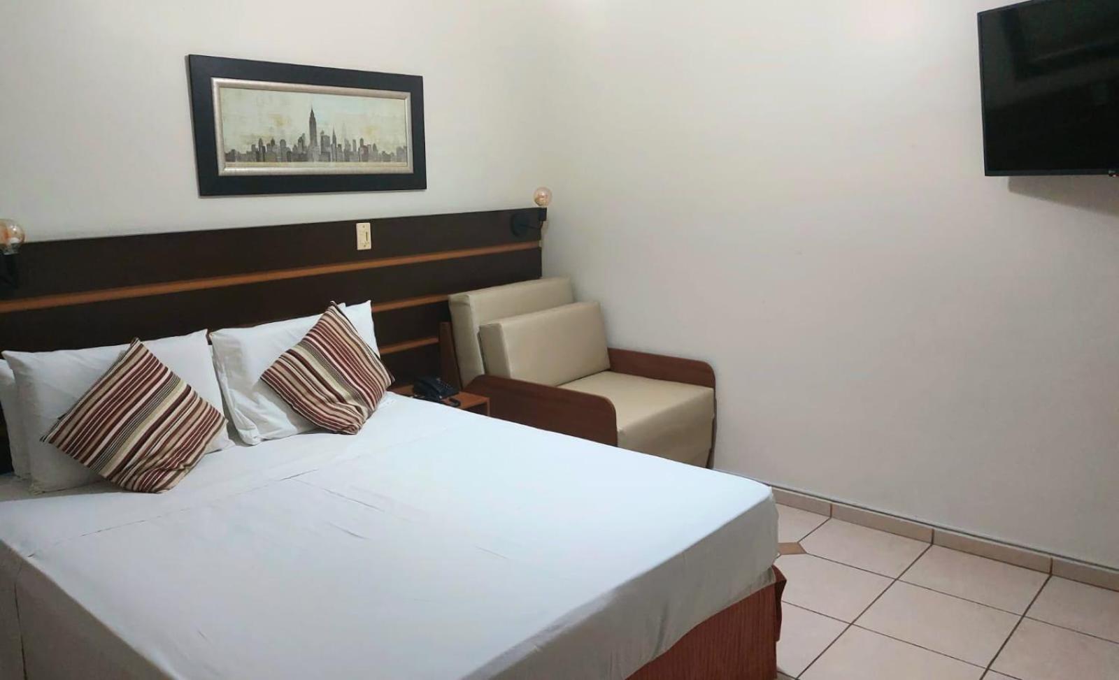 Hotel Ferraz Pouso Alegre Eksteriør bilde